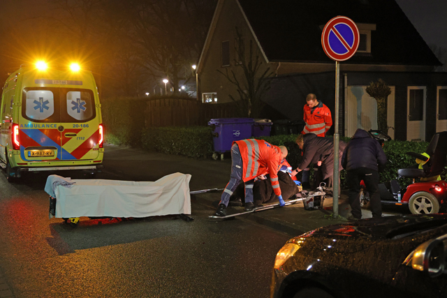 Vrouw op scootmobiel raakt gewond na aanrijding aan de Mozartlaan Waalwijk