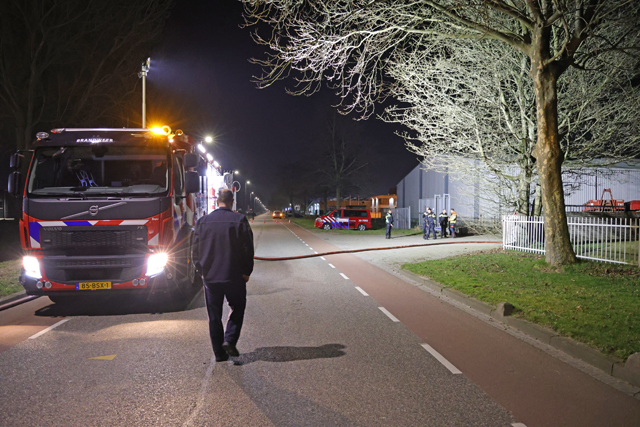 Felle brand in loods aan de Industrieweg Waalwijk