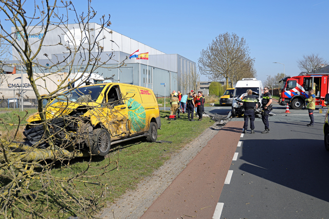 Drie gewonden bij botsing op kruising aan de Kleiweg Waalwijk