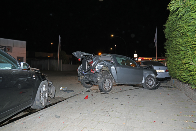 Ravage na ongeval aan de Laageindse Stoep Waalwijk