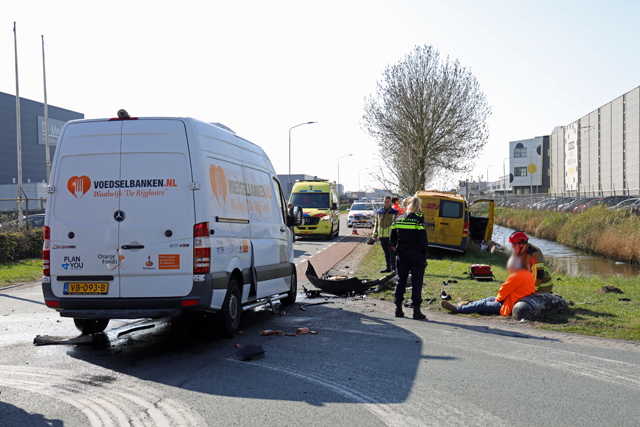 Drie gewonden bij botsing op kruising aan de Kleiweg Waalwijk