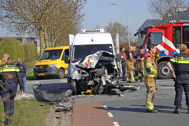 Drie gewonden bij botsing op kruising aan de Kleiweg Waalwijk