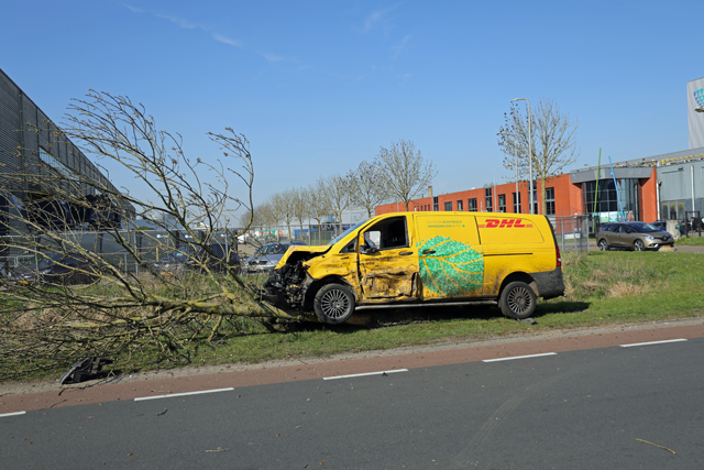 Drie gewonden bij botsing op kruising aan de Kleiweg Waalwijk