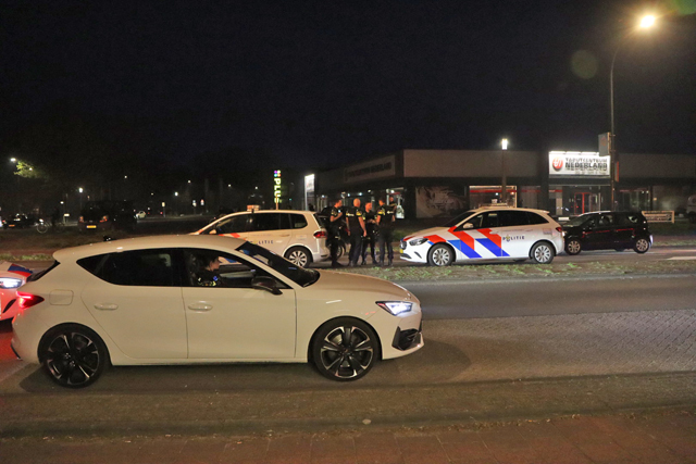 Twee personen aangehouden door politie aan de Professor Kamerlingh Onnesweg Waalwijk