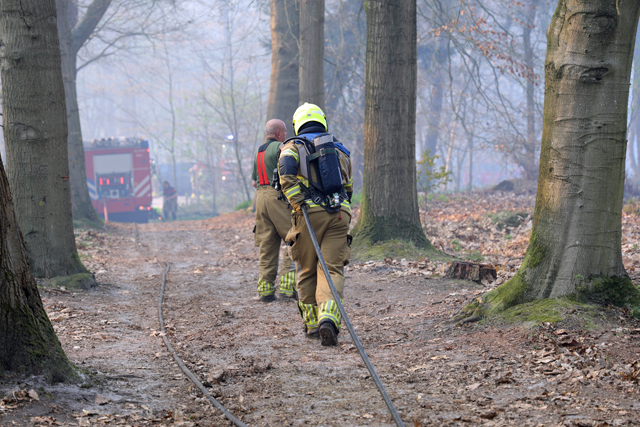 Zeer grote brand in bossen Loonse en Drunense Duinen Waalwijk - Drunen
