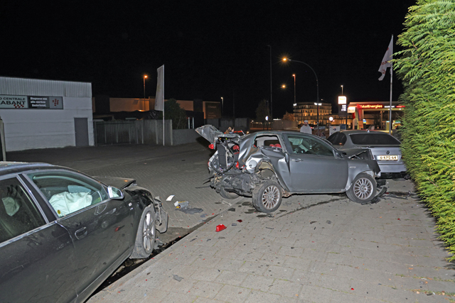 Ravage na ongeval aan de Laageindse Stoep Waalwijk