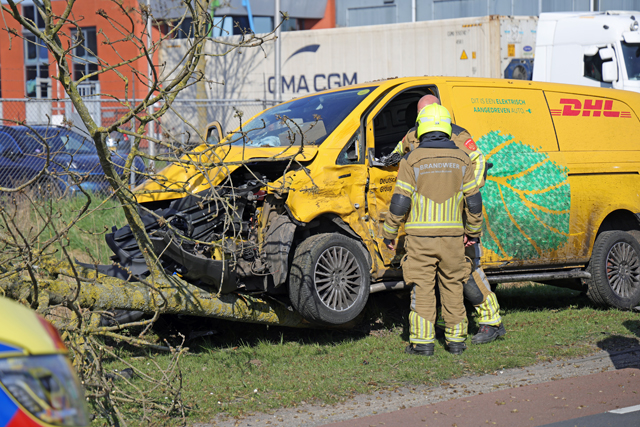 Drie gewonden bij botsing op kruising aan de Kleiweg Waalwijk