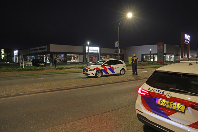 Twee personen aangehouden door politie aan de Professor Kamerlingh Onnesweg Waalwijk