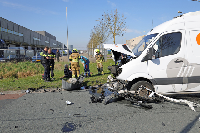 Drie gewonden bij botsing op kruising aan de Kleiweg Waalwijk