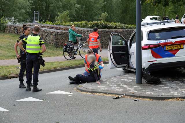 Politieauto betrokken bij ongeval aan de Burg. van der Klokkenlaan Waalwijk