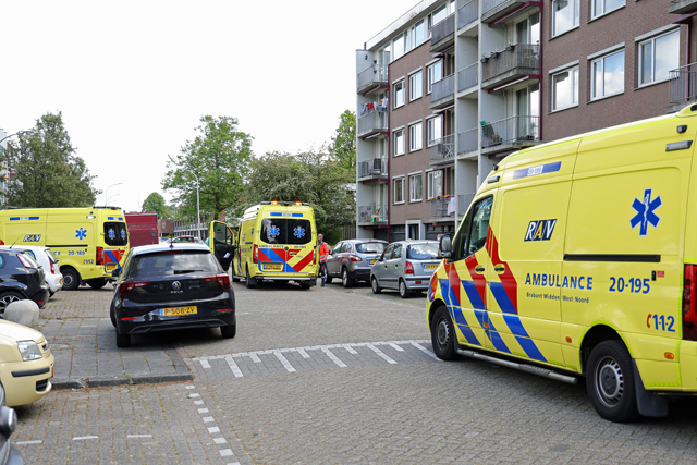 Traumahelikopter landt midden in woonwijk aan de Noordstraat Waalwijk