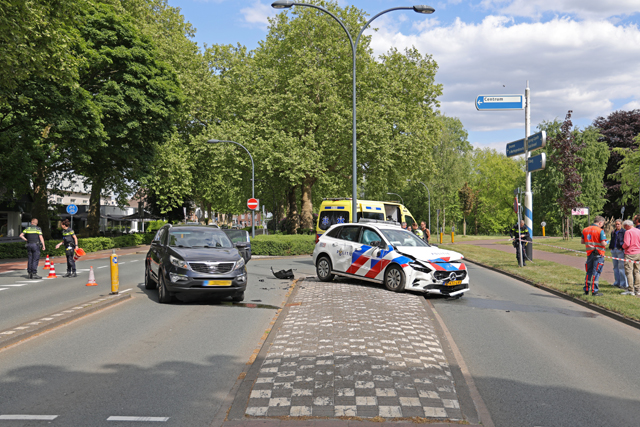 Politieauto betrokken bij ongeval aan de Burg. van der Klokkenlaan Waalwijk