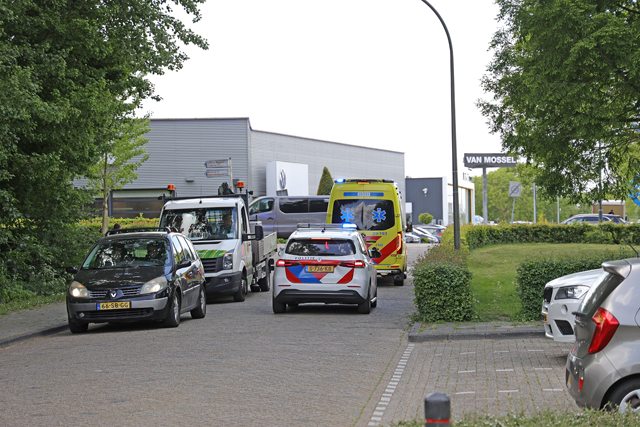 Traumahelikopter landt midden in woonwijk aan de Noordstraat Waalwijk