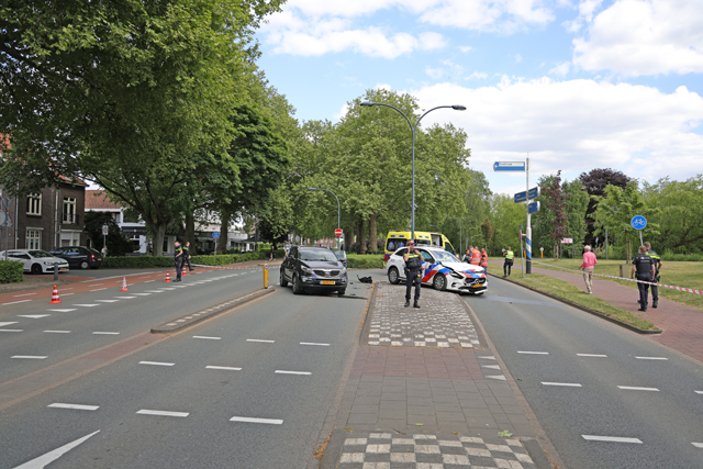 Politieauto betrokken bij ongeval aan de Burg. van der Klokkenlaan Waalwijk