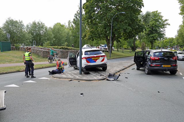 Politieauto betrokken bij ongeval aan de Burg. van der Klokkenlaan Waalwijk