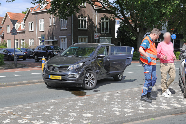 Politieauto betrokken bij ongeval aan de Burg. van der Klokkenlaan Waalwijk