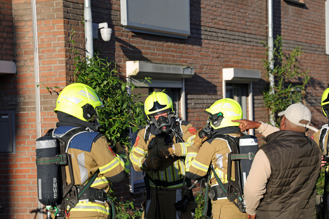 Brandweer rukt uit voor vreemde lucht in woning aan de Margrietstraat Waalwijk