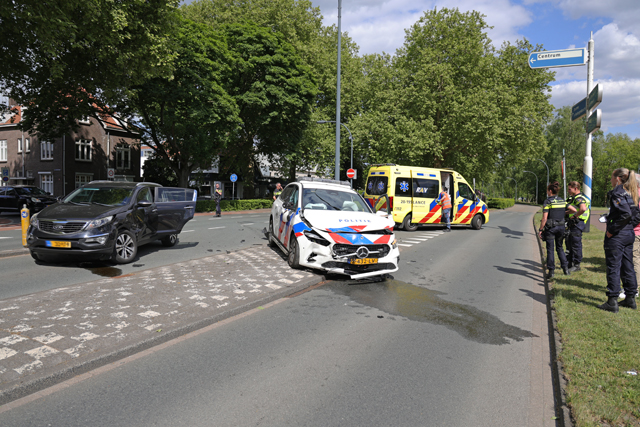 Politieauto betrokken bij ongeval aan de Burg. van der Klokkenlaan Waalwijk