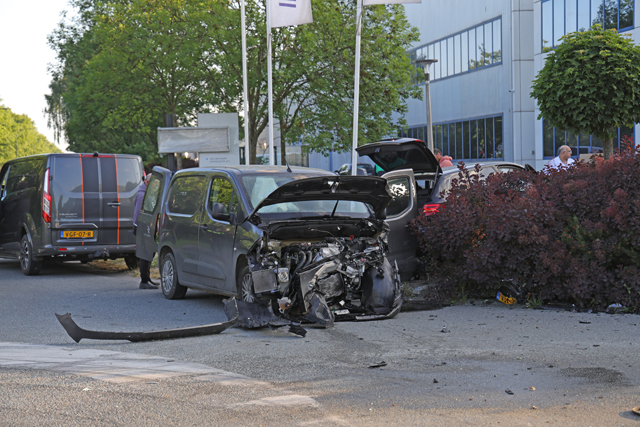 Ravage op kruising aan de Sluisweg Waalwijk