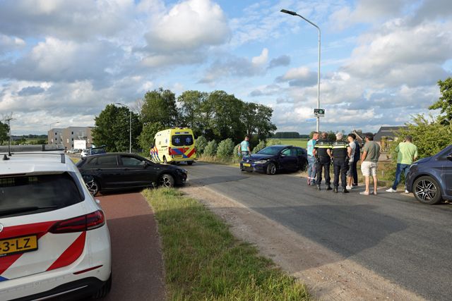 Twee auto's botsen op Valkenvoortweg in Waalwijk