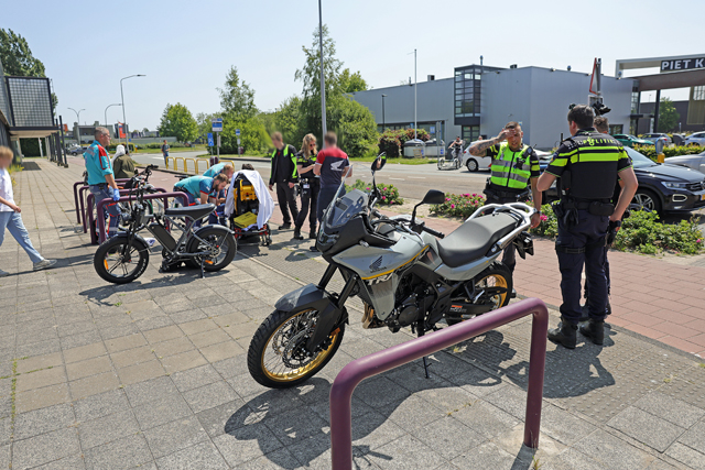 Twee gewonden bij aanrijding tussen motorrijder en fatbiker in Waalwijk