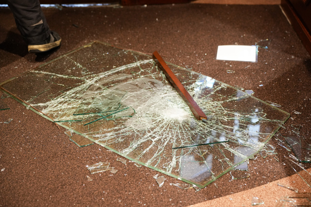 Inbraak bij juwelier Cortenbach in Waalwijk: flinke schade, daders voortvluchtig