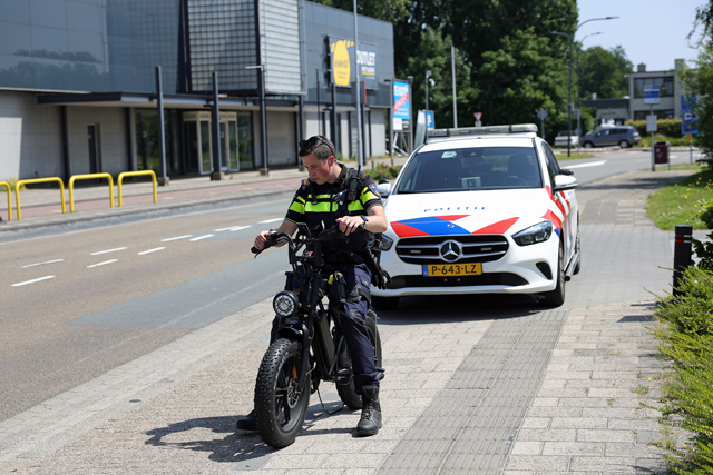 Twee gewonden bij aanrijding tussen motorrijder en fatbiker in Waalwijk
