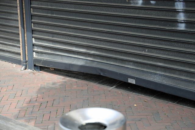 Inbraak bij juwelier Cortenbach in Waalwijk: flinke schade, daders voortvluchtig