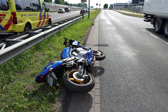 Zwaargewonde motorrijder na ernstig ongeval op Altenaweg Waalwijk