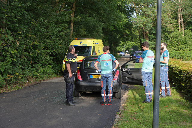 Botsing op Hoefsvenlaan in Waalwijk: twee auto's betrokken