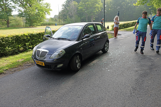 Botsing op Hoefsvenlaan in Waalwijk: twee auto's betrokken