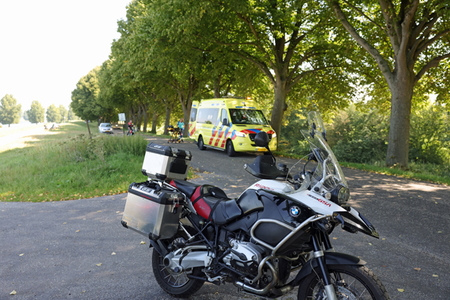 Motorongeval op Heusdenseweg in Waalwijk - tractor rijdt door