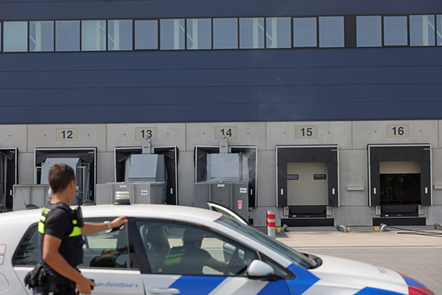 Brand in papiercontainer bij bedrijf aan De Kroonweg in Waalwijk