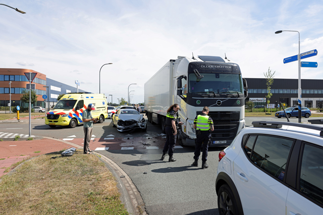 Automobilist onder invloed botst op vrachtwagen bij beruchte kruising in Waalwijk