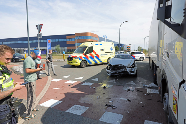 Automobilist onder invloed botst op vrachtwagen bij beruchte kruising in Waalwijk
