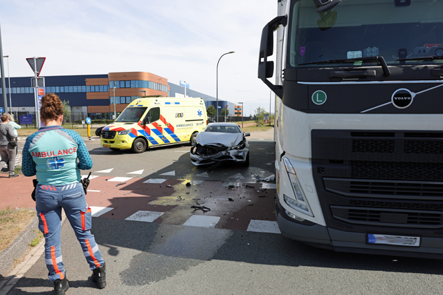 Automobilist onder invloed botst op vrachtwagen bij beruchte kruising in Waalwijk