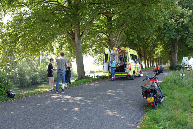Motorongeval op Heusdenseweg in Waalwijk - tractor rijdt door