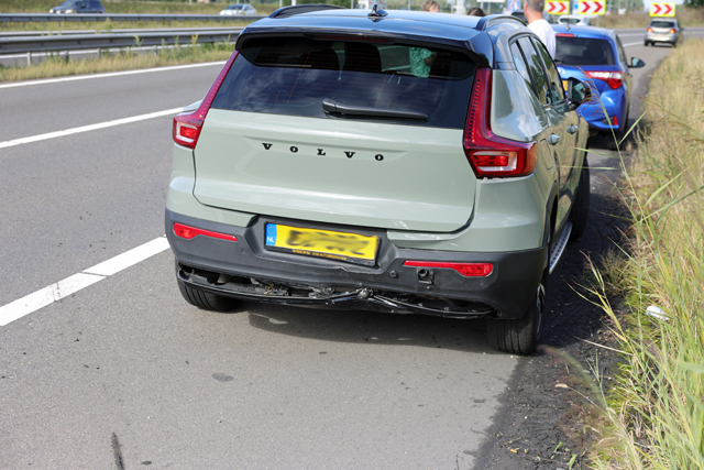 Botsing tussen drie voertuigen op A59 bij Waalwijk
