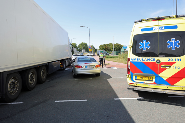 Automobilist onder invloed botst op vrachtwagen bij beruchte kruising in Waalwijk