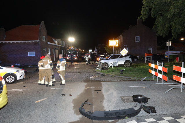 Politieachtervolging eindigt in zware crash in Waalwijk