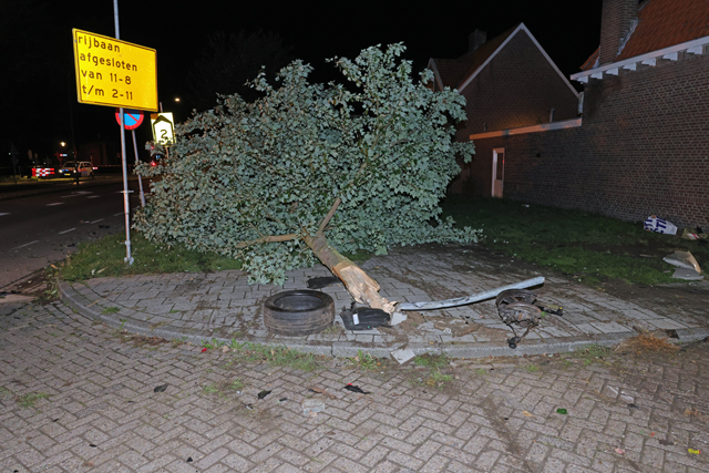 Politieachtervolging eindigt in zware crash in Waalwijk