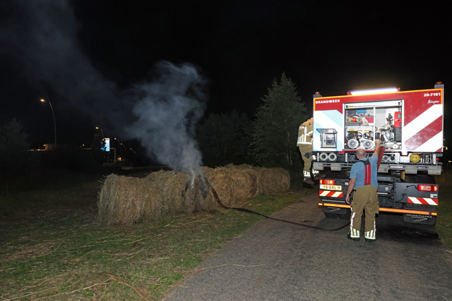 Opnieuw hooibalen in brand aan Meidoornweg in Waalwijk
