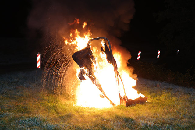 Mobiel toilet in brand aan Valkenvoortweg in Waalwijk