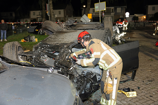 Politieachtervolging eindigt in zware crash in Waalwijk