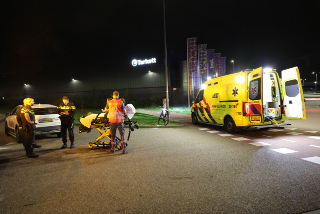 Fietser lichtgewond bij aanrijding op Pakketweg in Waalwijk