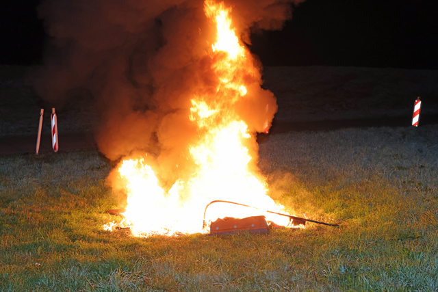 Mobiel toilet in brand aan Valkenvoortweg in Waalwijk