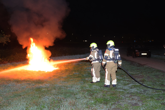 Mobiel toilet in brand aan Valkenvoortweg in Waalwijk