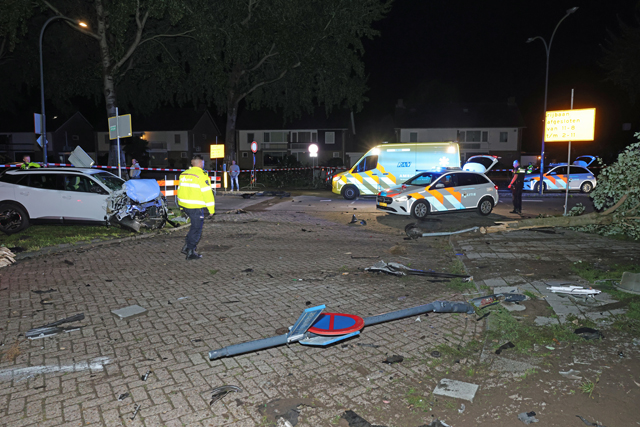 Politieachtervolging eindigt in zware crash in Waalwijk