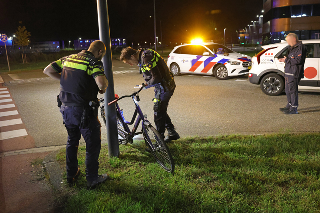 Fietser lichtgewond bij aanrijding op Pakketweg in Waalwijk