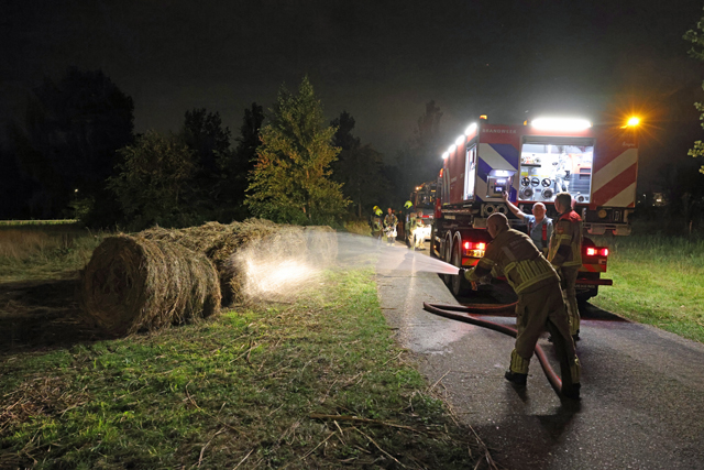 Opnieuw hooibalen in brand aan Meidoornweg in Waalwijk